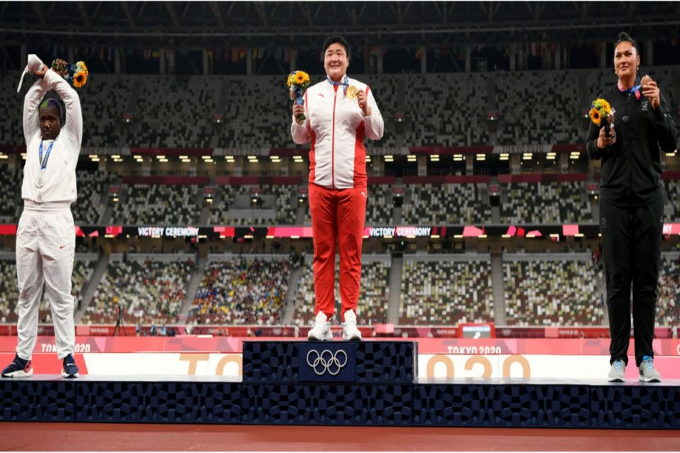 Shot putter Saunders could face IOC action after Tokyo Olympics podium demonstration